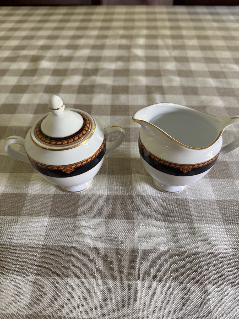 Wedgwood Embassy Collection Southbury Creamer/Sugar Set with Navy/Gold Banding